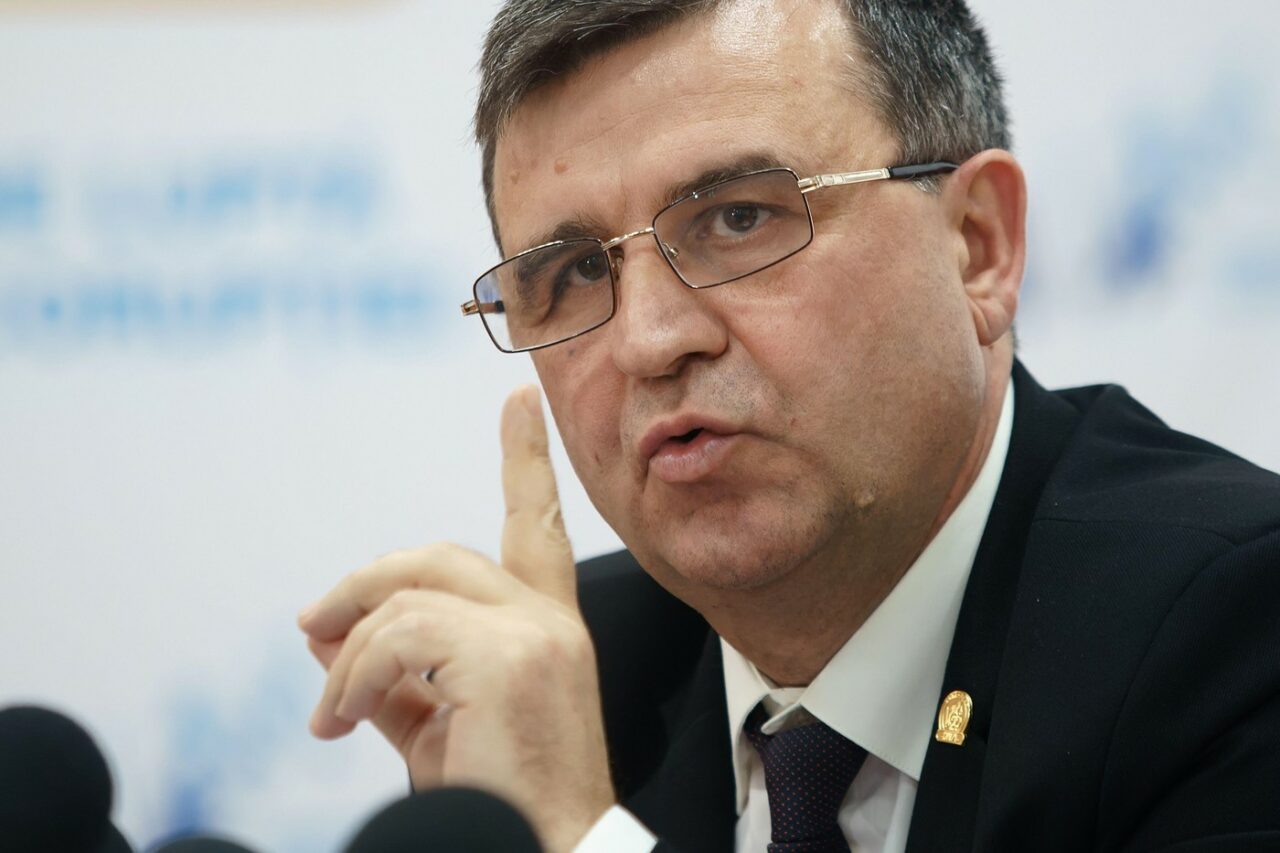 Aceleași Legi ale Justiției, două mesaje opuse: ce susținea Crin Bologa în 2022 și ce acuză astăzi fostul șef DNA despre „pactul” politic