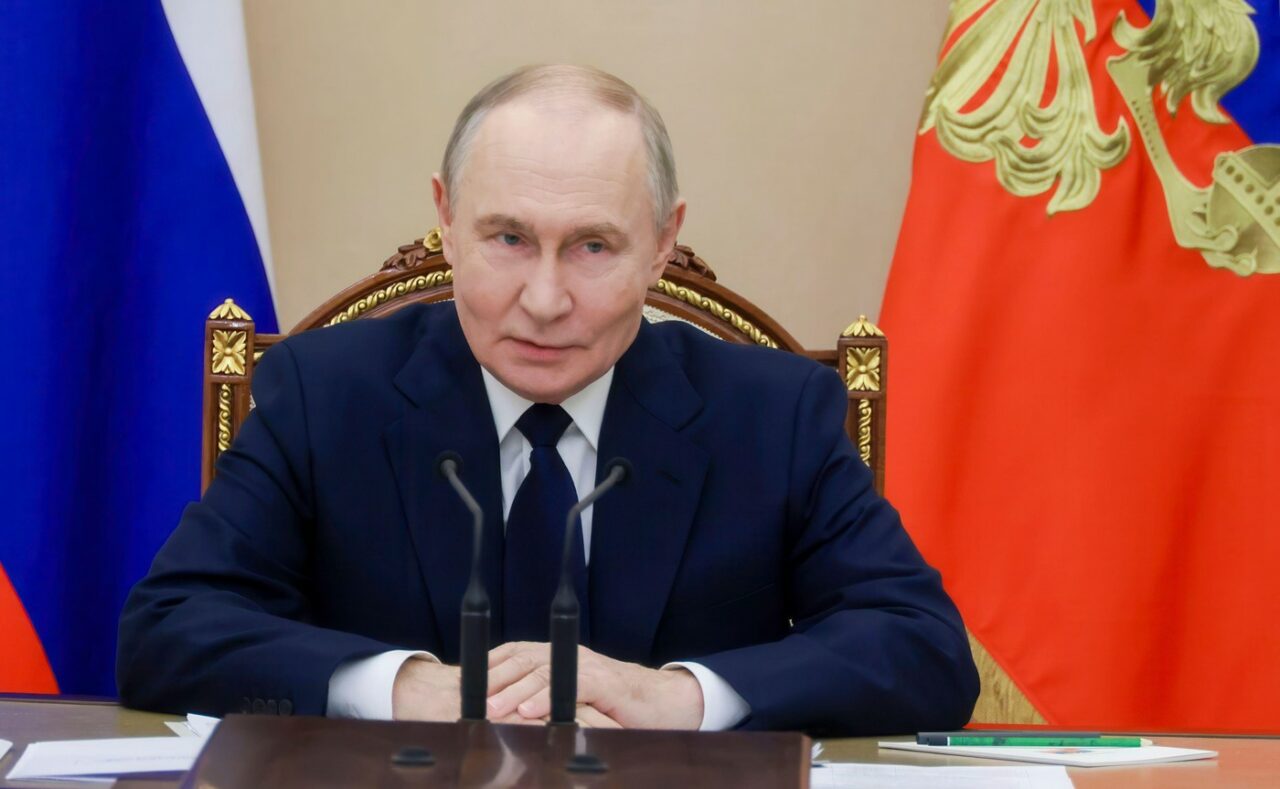 Cum arată „Vladimir Putin” în filmul american „Vrăjitorul de la Kremlin”. Cine îl joacă pe președintele rus