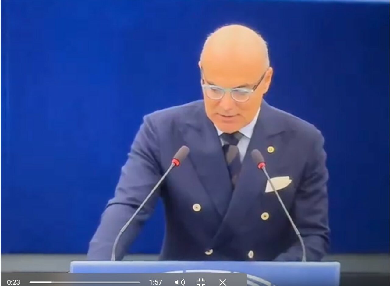 Pentru că nu comunică suficient, Rareş Bogdan bate şaua ca să priceapă Ursula von der Leyen: „Românii au o vorbă: prostia şi domnia se plătesc”