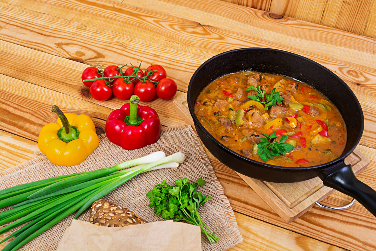 Rețeta de tocană mănăstirească pe care s-o pregătești de Bobotează. Este gata în 50 de minute