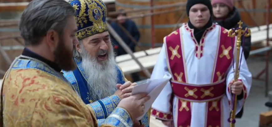 Înalt Prea Sfinţitul Teodosie a oficiat slujba de Sfinţire Mare a Apei. 300.000 de PET-uri de apă sfinţită oferite credincioșilor