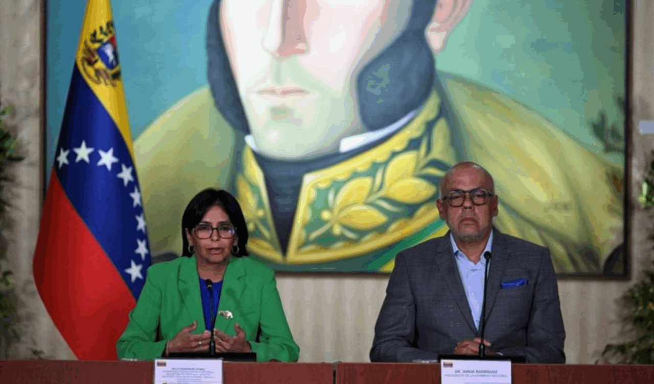 Fratele lui Delcy Rodríguez a fost primit cu aplauze în Parlamentul din Caracas. „El este cel care conduce acum în Venezuela“