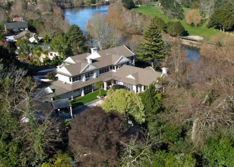 Casă în valoare de 5 milioane de dolari, în curs de demolare, pentru că proprietarii nu-și pot permite să locuiască în ea