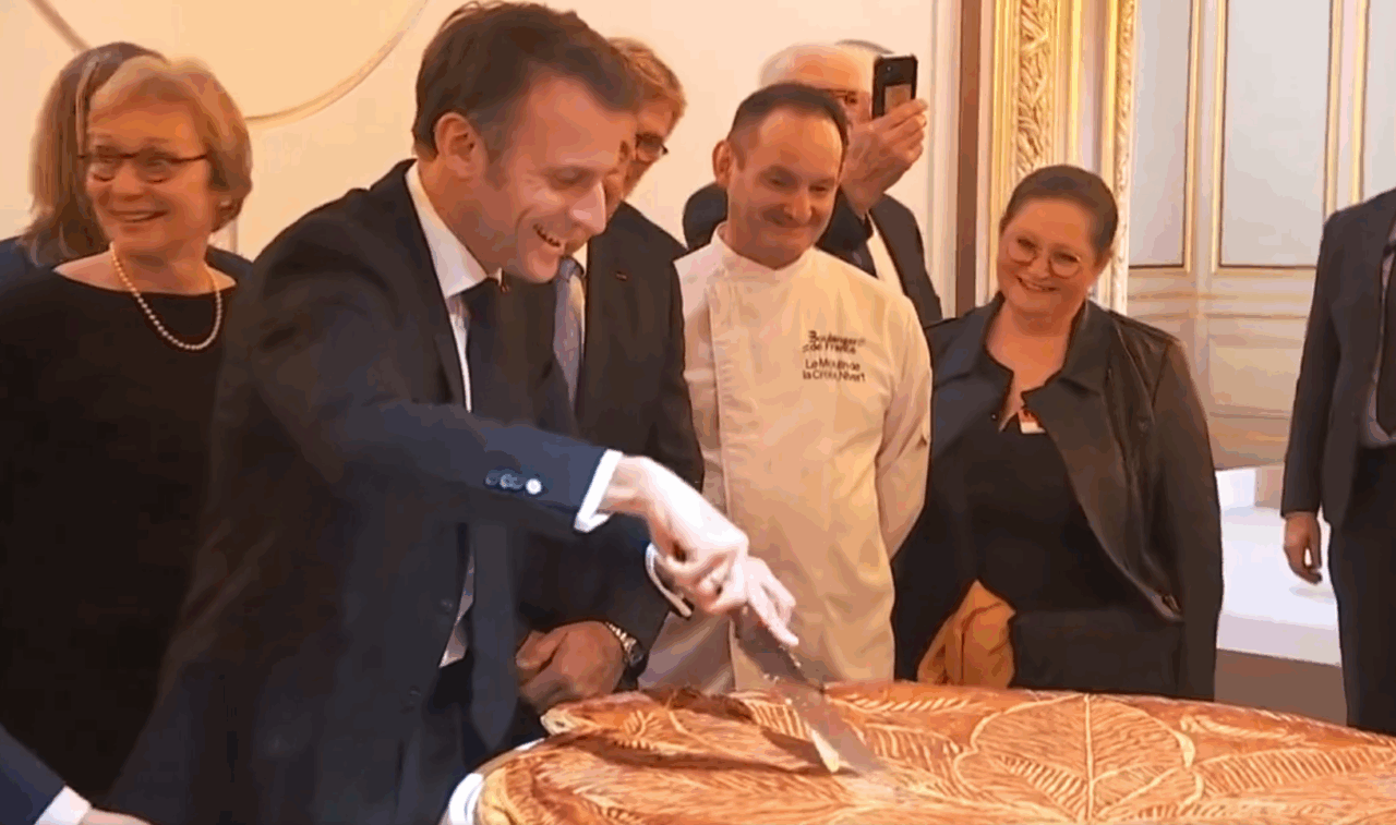 Imagini inedite cu Macron și tarta de Bobotează. Cum a rămas Palatul Élysée fără „regi“