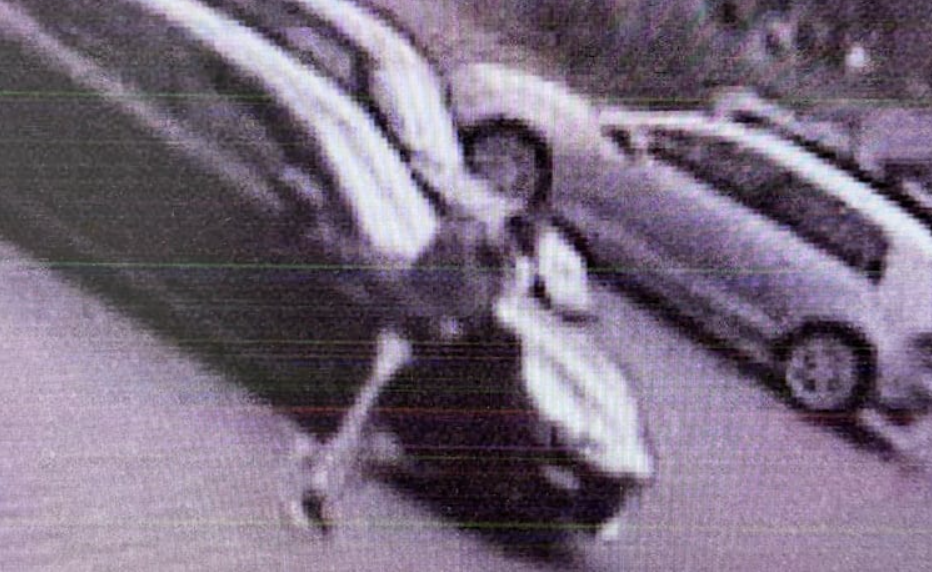 „Hoțul cu Porsche”: Român, acuzat că a jefuit 10 supermarketuri într-o singură zi. Ce metodă folosea