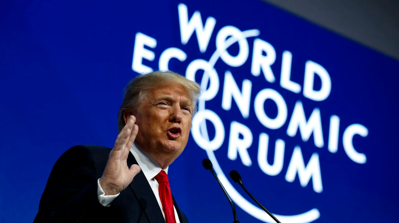 Forumul de la Davos, ziua 3. Trump s-a întors din drum din cauza unor „probleme minore” cu Air Force One. Președintele, nevoit să schimbe aeronava