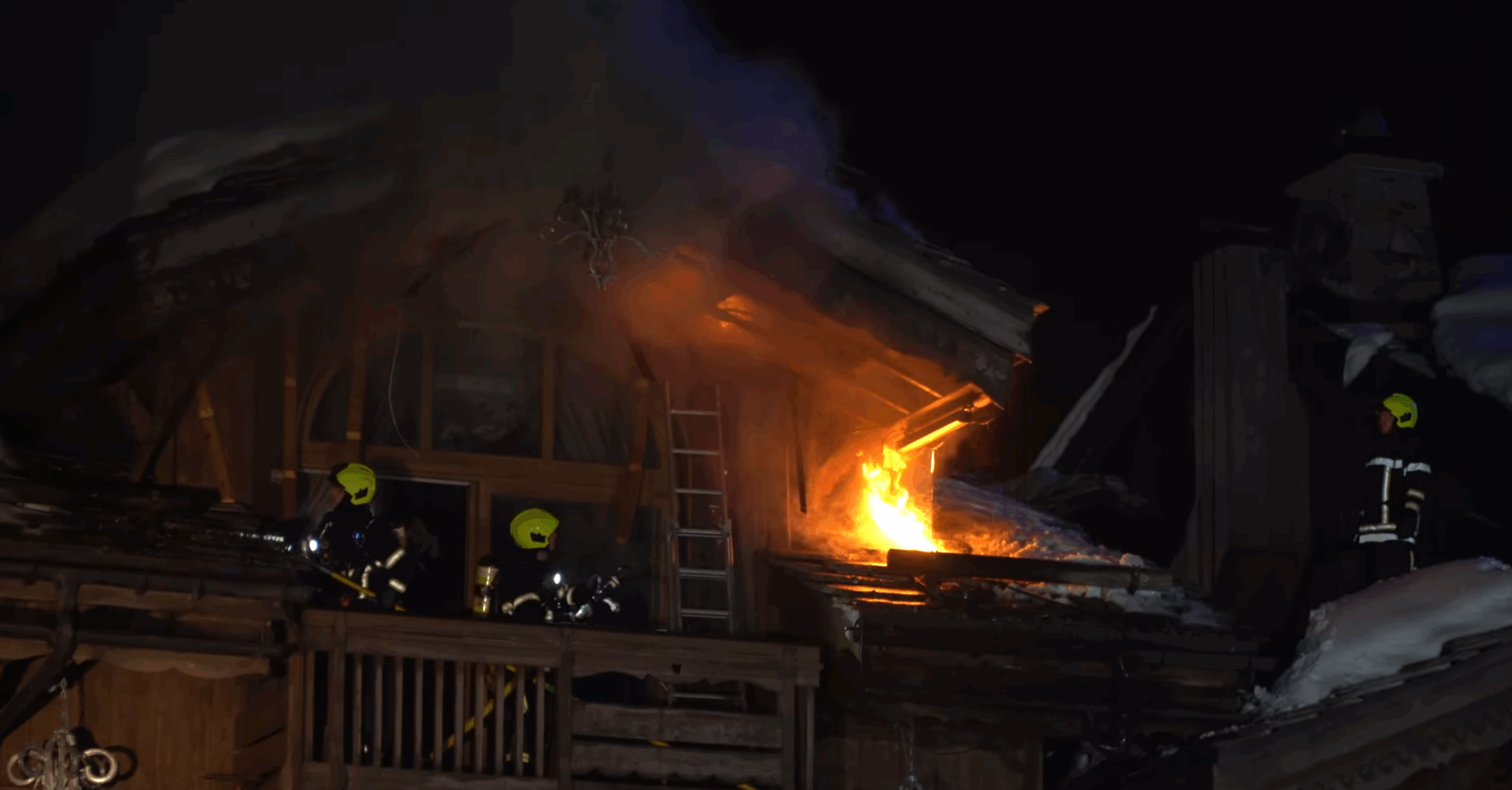 Incendiu puternic în staţiunea de schi Courchevel din Franța: peste 270 de persoane au fost evacuate