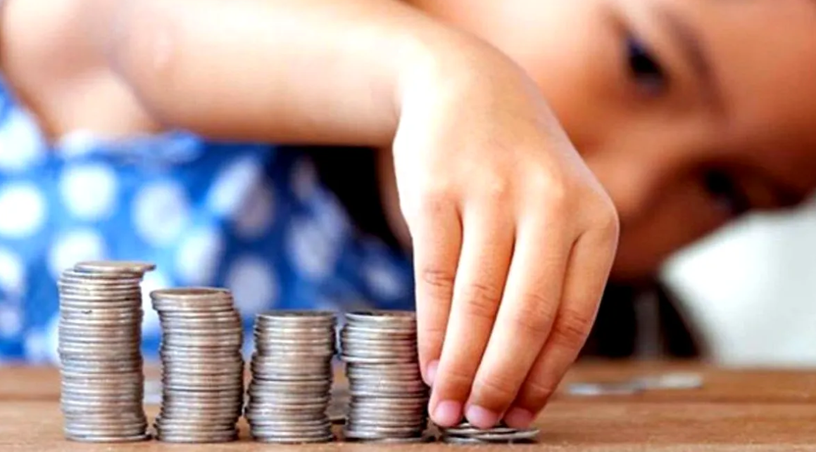 Când intră alocația pentru copii în februarie 2026. Vești bune pentru elevi