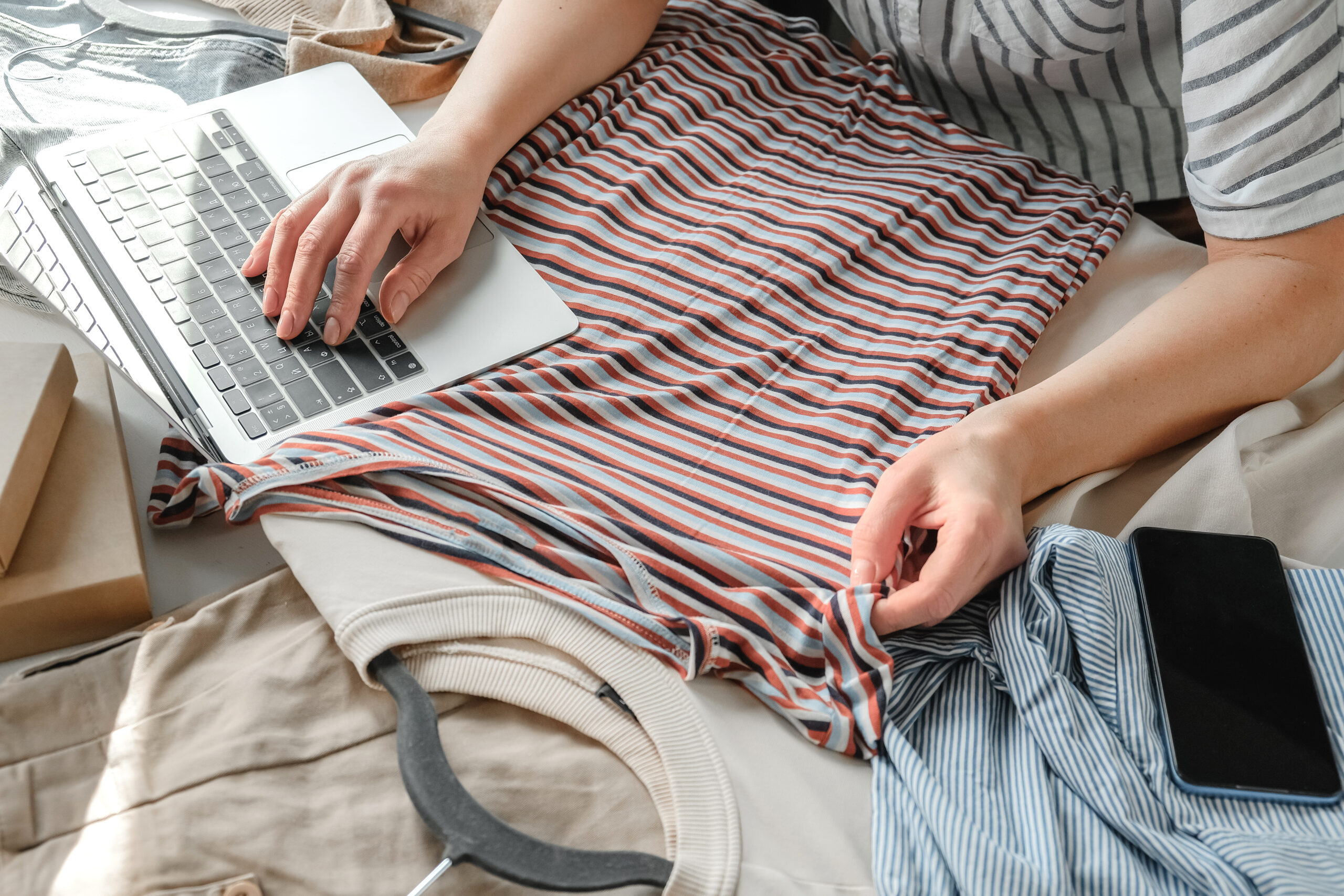Tânără din Bistrița-Năsăud acuzată de înșelăciune online