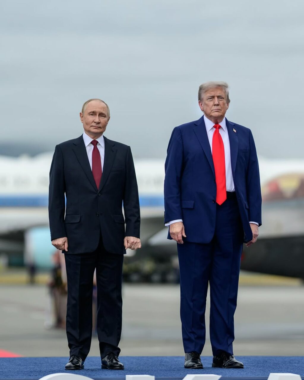 Trump și-a atârnat fotografia cu Putin, de la întâlnirea din Alaska, la loc de cinste, în Casa Albă. Deasupra celei cu nepoata de 6 ani