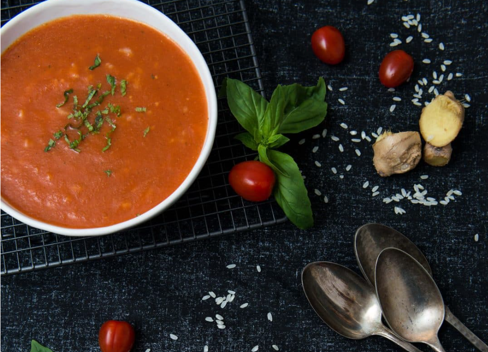 Supa de roșii, minunea din farfurie. Rețeta simplă și micile secrete