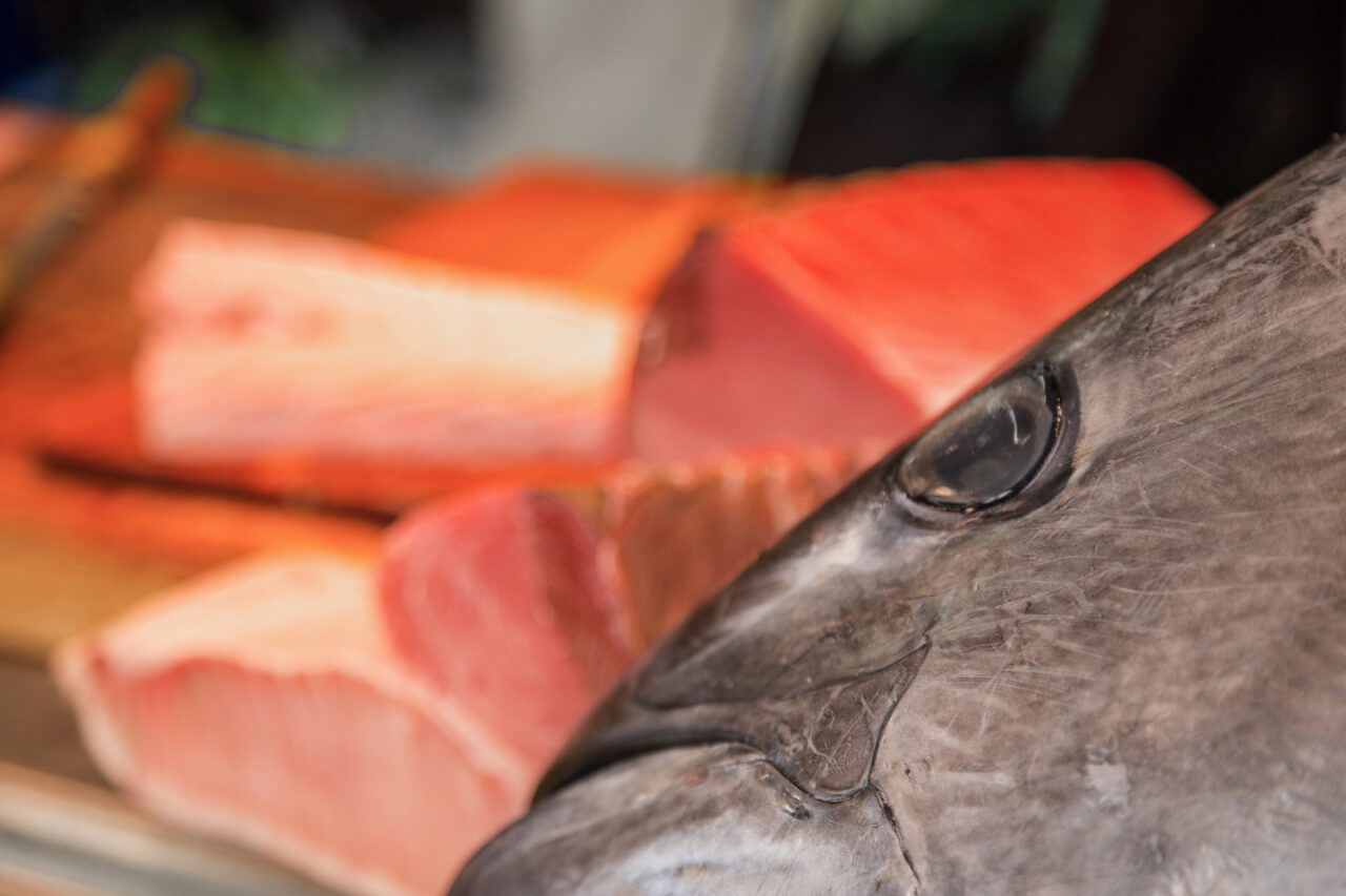 A plătit 3,2 milioane de dolari pentru un ton roșu uriaș, la licitația de pește de la Tokyo