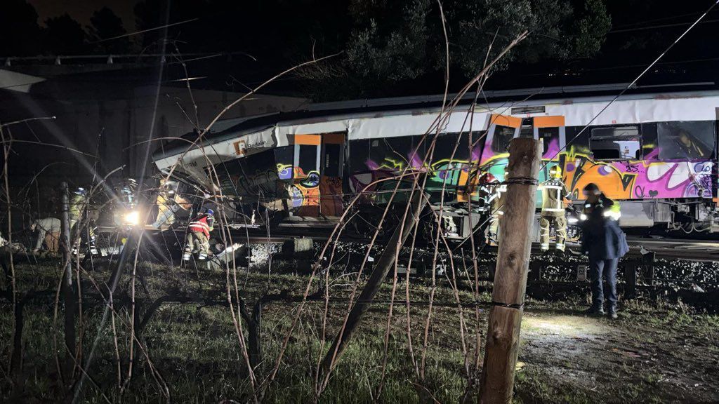 Încă o tragedie feroviară lovește Spania după accidentul din Adamuz. Un tren a deraiat în Barcelona, rezultând 1 mort și 15 răniți