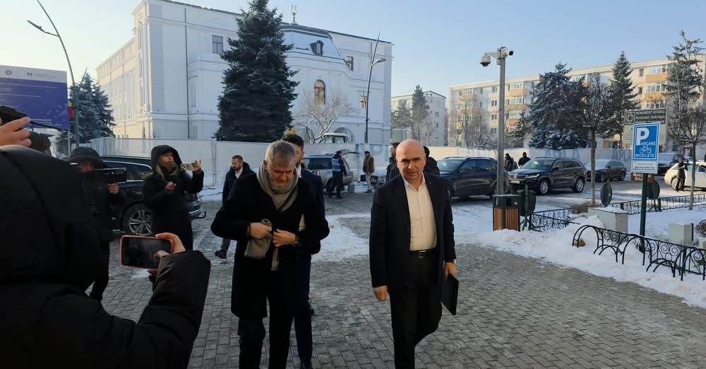 După Iași, premierul Ilie Bolojan este huiduit și la Botoșani: “Huo! La Oradea cu tine!”
