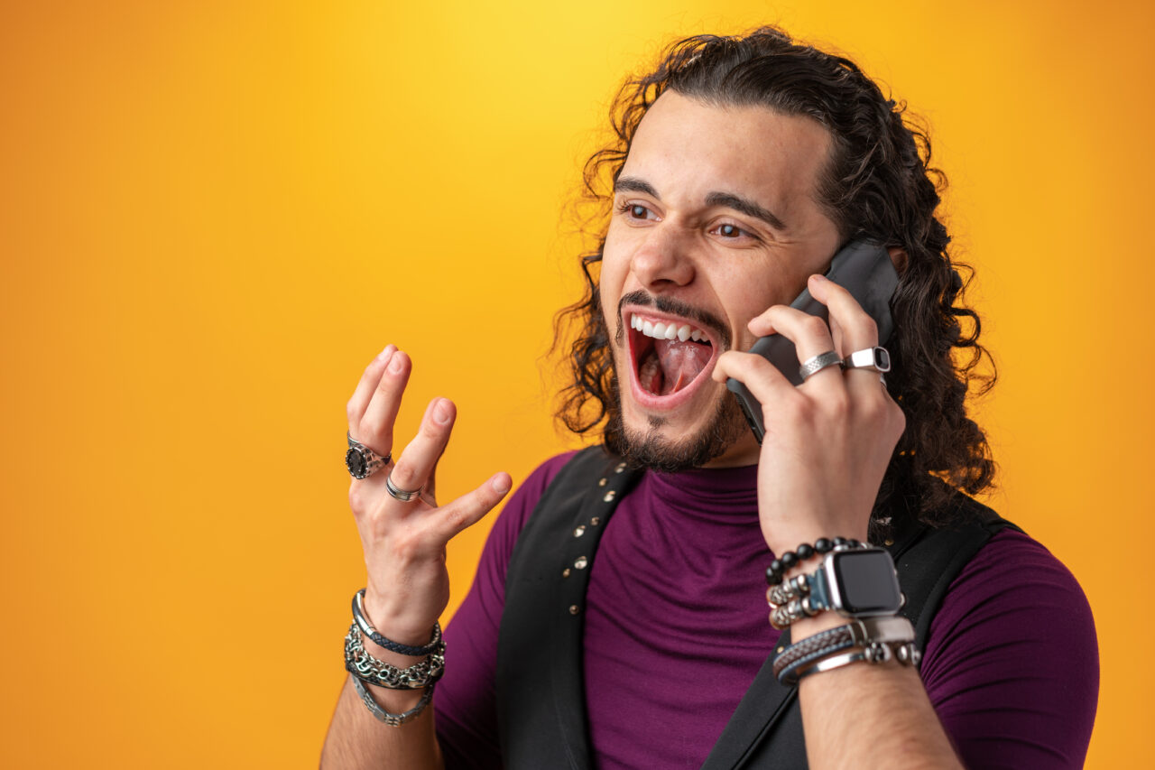 Te-ai săturat de apelurile spam? Un fost agent de telemarketing dezvăluie singurul truc care funcționează pentru a le opri