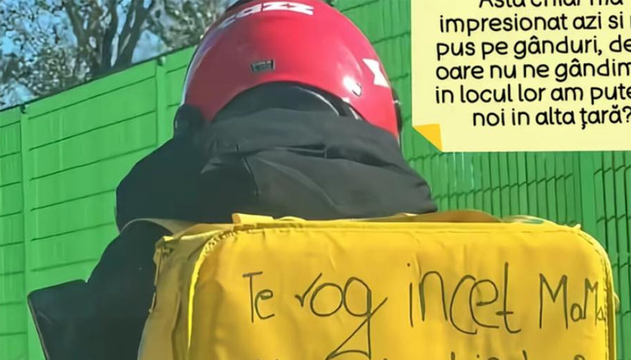 „Te rog încet! Mama..” Mesajul viral scris pe ghiozdan de un livrator Glovo din Nepal
