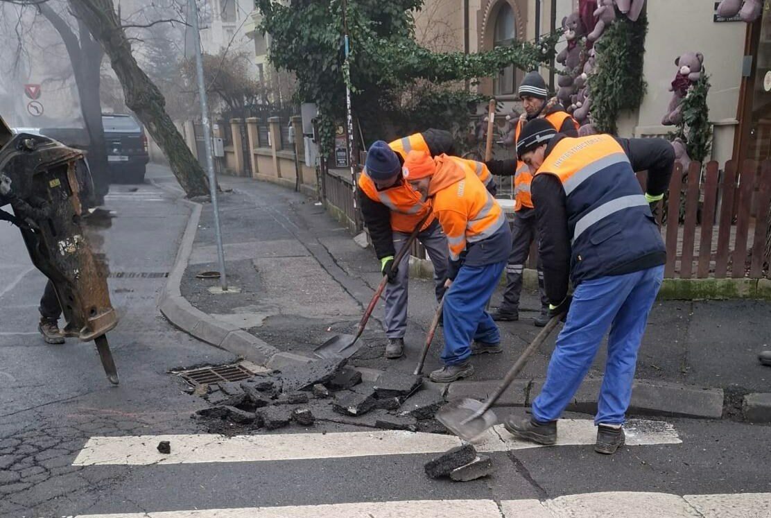 (P) Infrastructură 5: Noi lucrări de reparații pe mai multe străzi din Sectorul 5