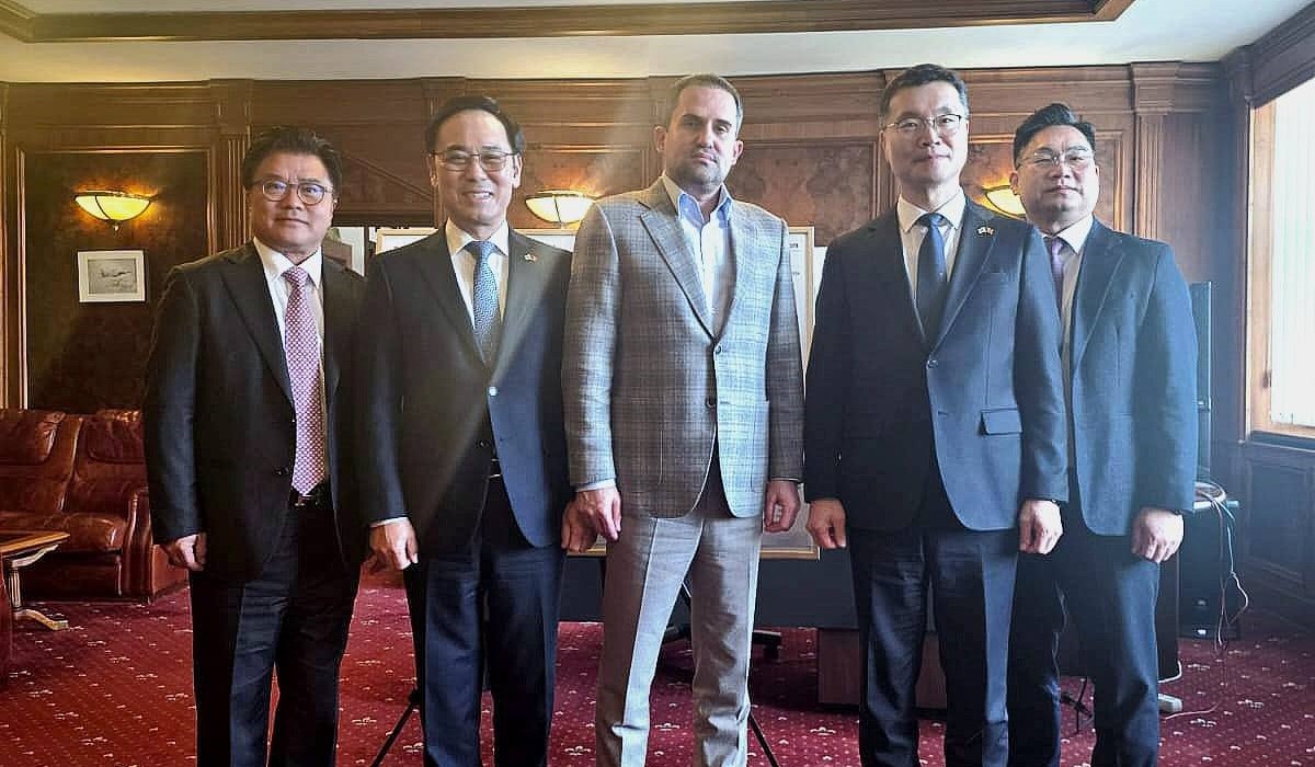 Ciprian Șerban s-a întâlnit cu delegația sud-coreeană a companiei Hyundai Rotem. „Proiectul DACIA, o propunere amplă care vizează localizarea producției de material rulant în România”