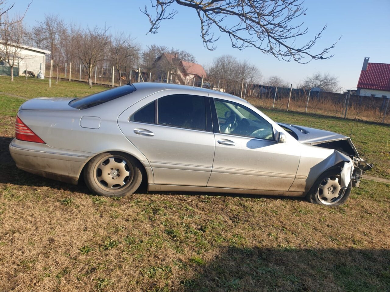 Prețul cerut de ANAF pentru „epava” unui Mercedes-Benz S350 din 2003