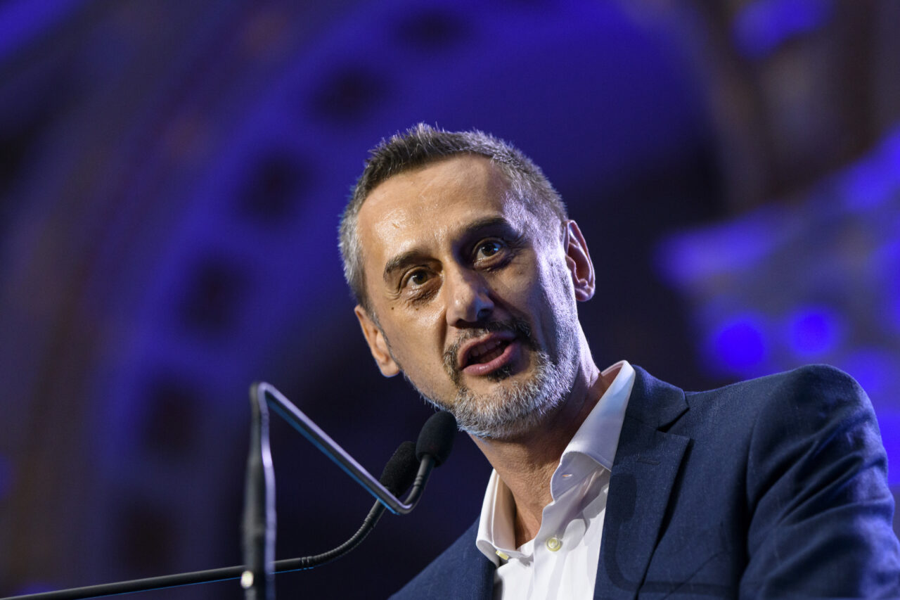 Controverse la Slatina. Primarul Mario De Mezzo e acuzat că a mințit cu privire la preluarea Cimitirului Strehareți pentru a acoperi creșterea taxelor