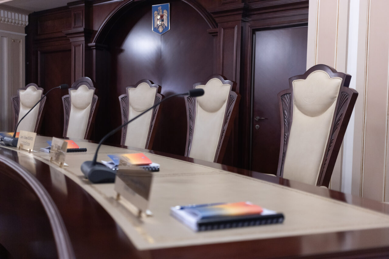 Culisele ședinței CCR de azi. Cine și cum a votat pentru legea lui Bolojan