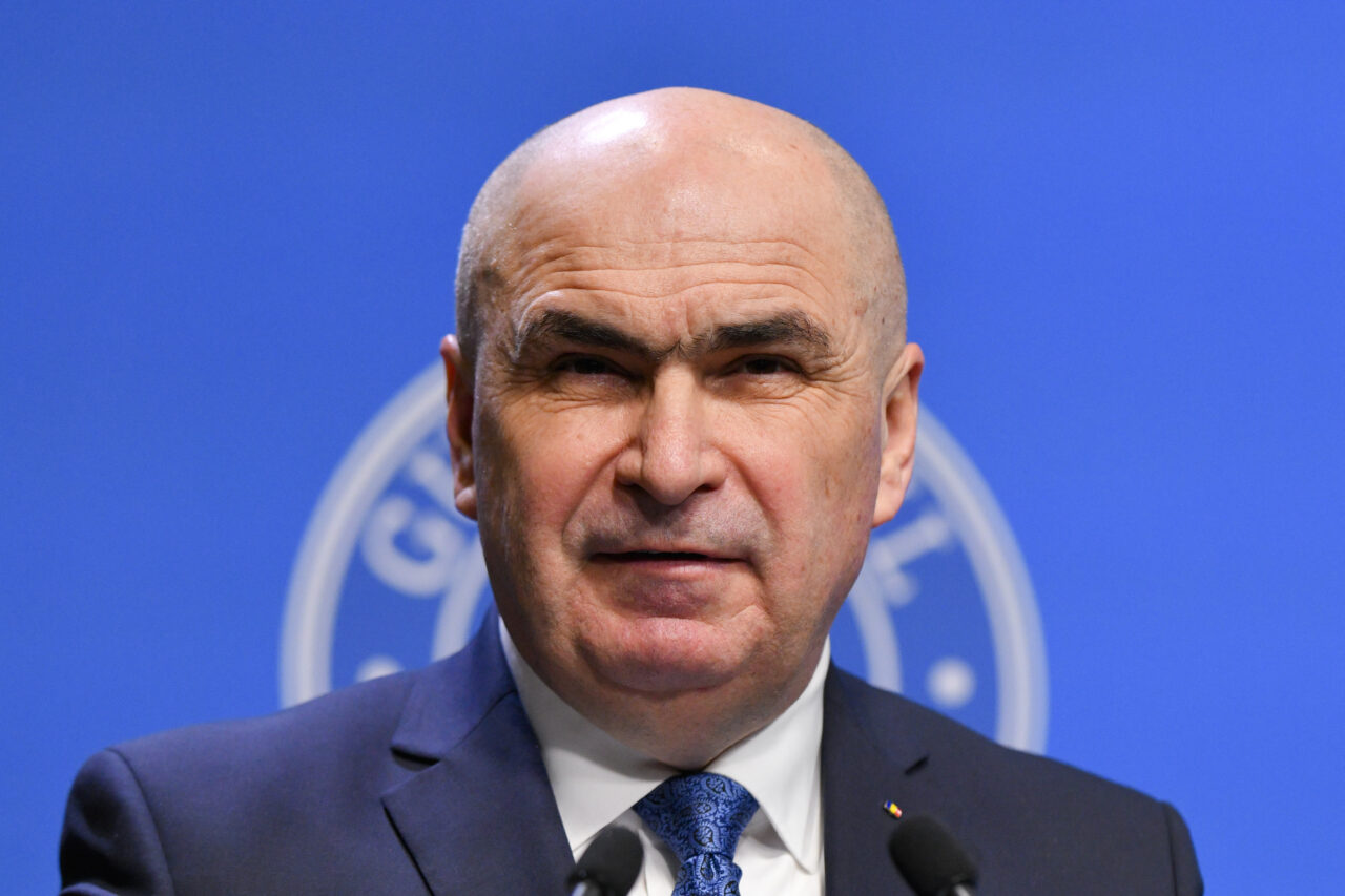 Ilie Bolojan, mesaj pentru românii blocați în războiul din Orient: „Să respecte cu strictețe instrucțiunile autorităților locale”