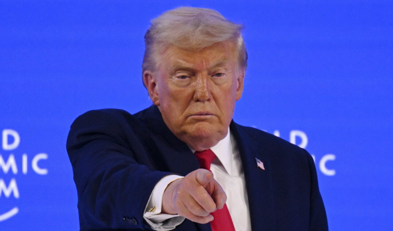 Trump, supărat pe Curtea Supremă după ce i-a anulat taxele vamale, îi acuză pe judecători că lucrează de partea Chinei