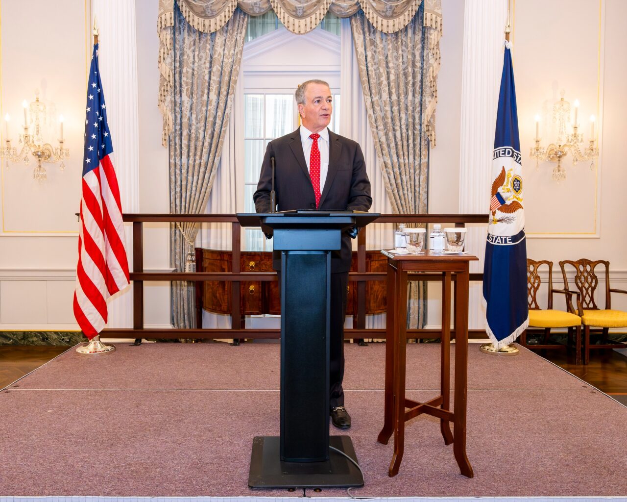 Darryl Nirenberg a depus jurământul în calitate de ambasador al SUA în România. Când își va prelua oficial funcția