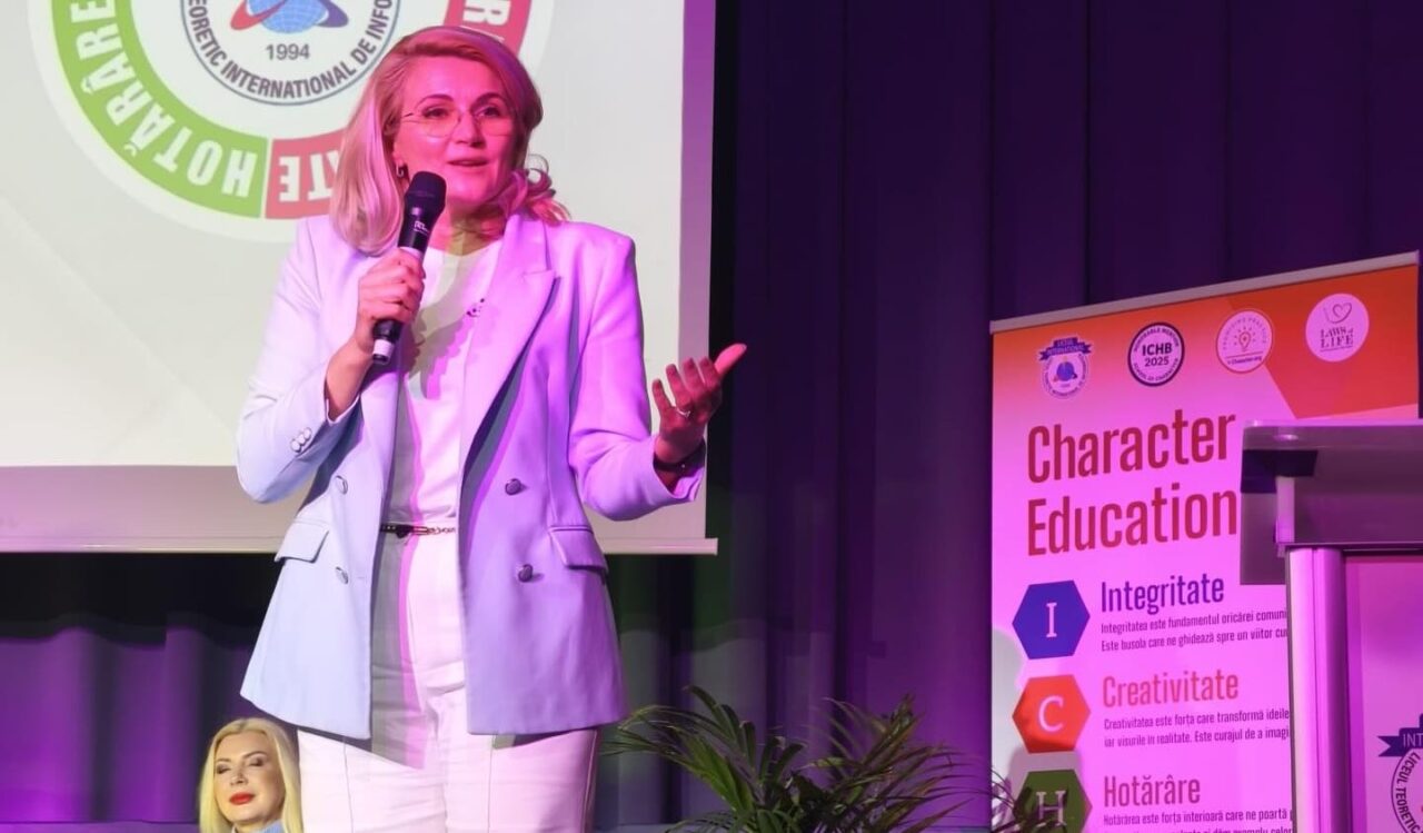 SURSE: Fosta vedetă PDL, Andreea Paul Vass, în cărți pentru a prelua șefia Ministerului Educației. Vass ar urma să-l înlocuiască pe Daniel David, după demisie. Pe vremea când era deputat s-a remarcat prin declarația potrivit căreia a născut într-o zi de weekend ca să nu piardă nicio zi de muncă