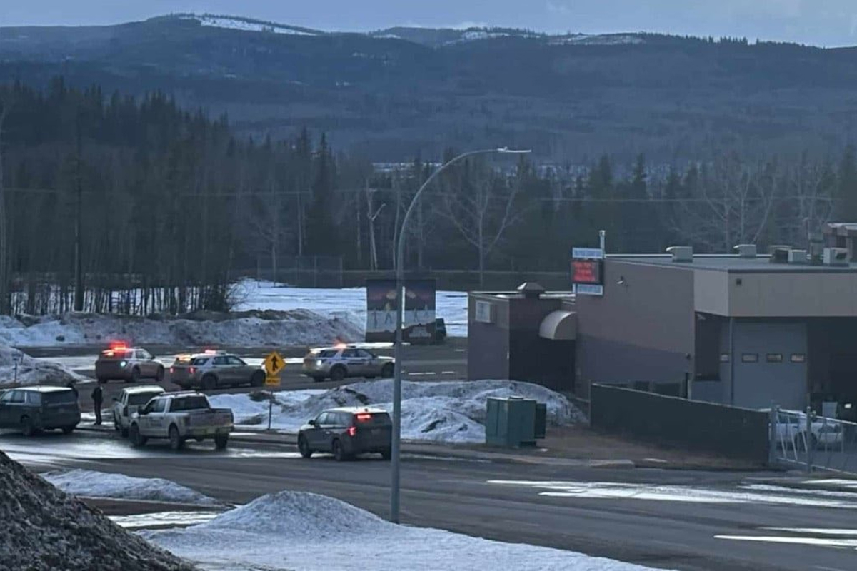 Atac armat într-o școală din Canada, soldat cu 10 morți și 25 de răniți. Atacatorul, găsit împușcat mortal