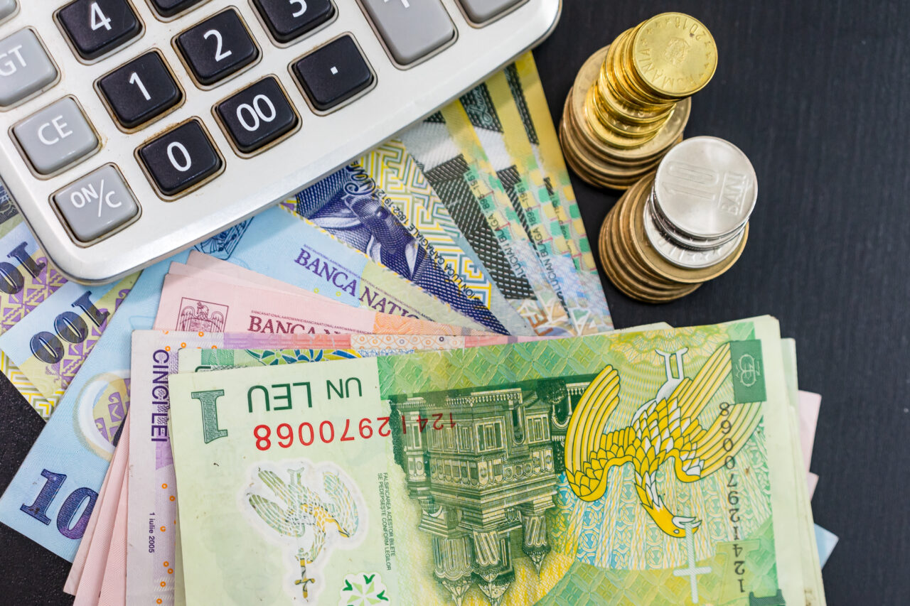 O treime din angajații din România lucrează pe salariul minim. Firmele din marile orașe apelează la imigranți