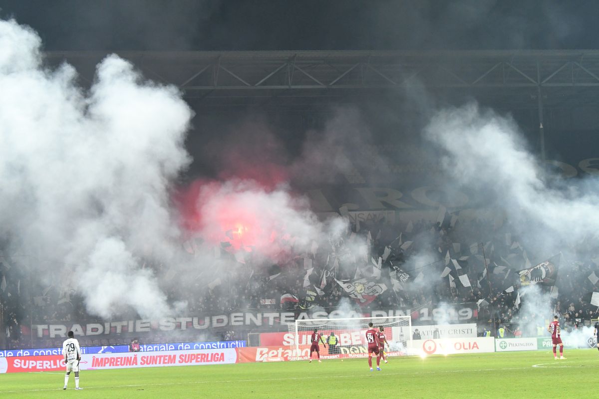 Amenzi după derby-ul Clujului! CFR și firma de pază, sancțiuni de zeci de mii de lei. Fanii lui „U” au vrut să intre pe teren