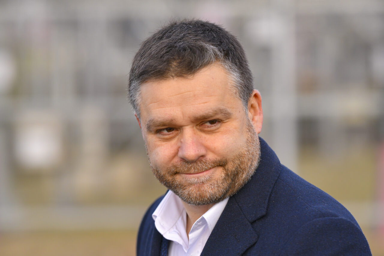 Ciprian Ciucu a recunoscut că a fost apelat de politicieni ca să nu se atingă de angajaţi din primărie. „Finanţarea este atât de jos încă n-am ce negocia. Hai să negociem, dar ce să-ţi dau?”