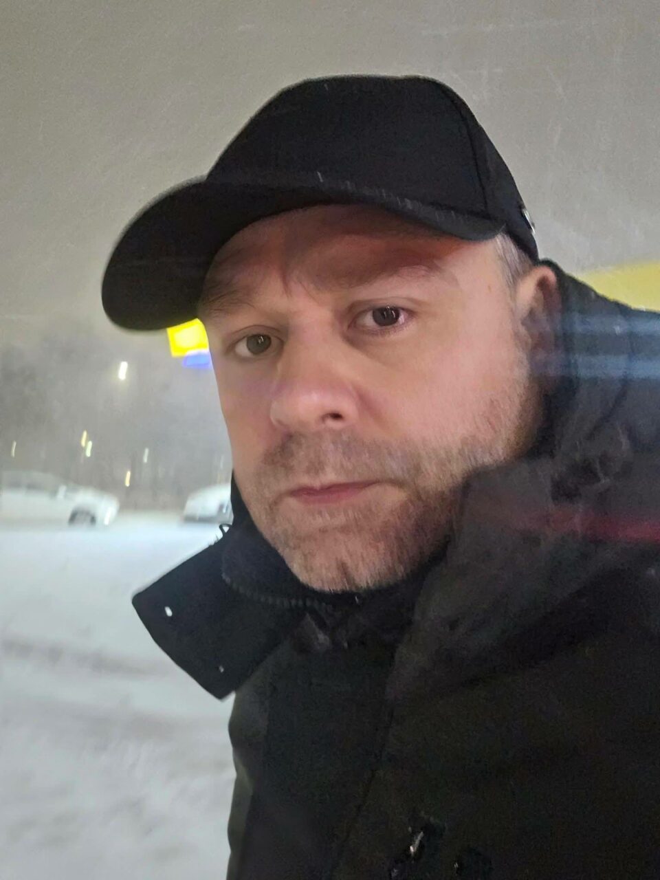 Ciprian Ciucu e la deszăpezit de azi-noapte. Primăria a pus la dispoziţie şi un număr de telefon pentru sesizări