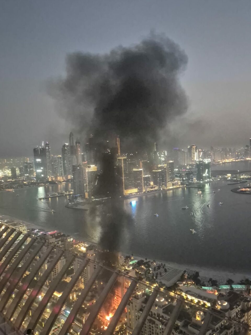 Scriitor român, martor la infernul din Palm Jumeirah, simbolul Dubaiului: ‘Am zărit ceva ce semăna a avion de vânătoare’