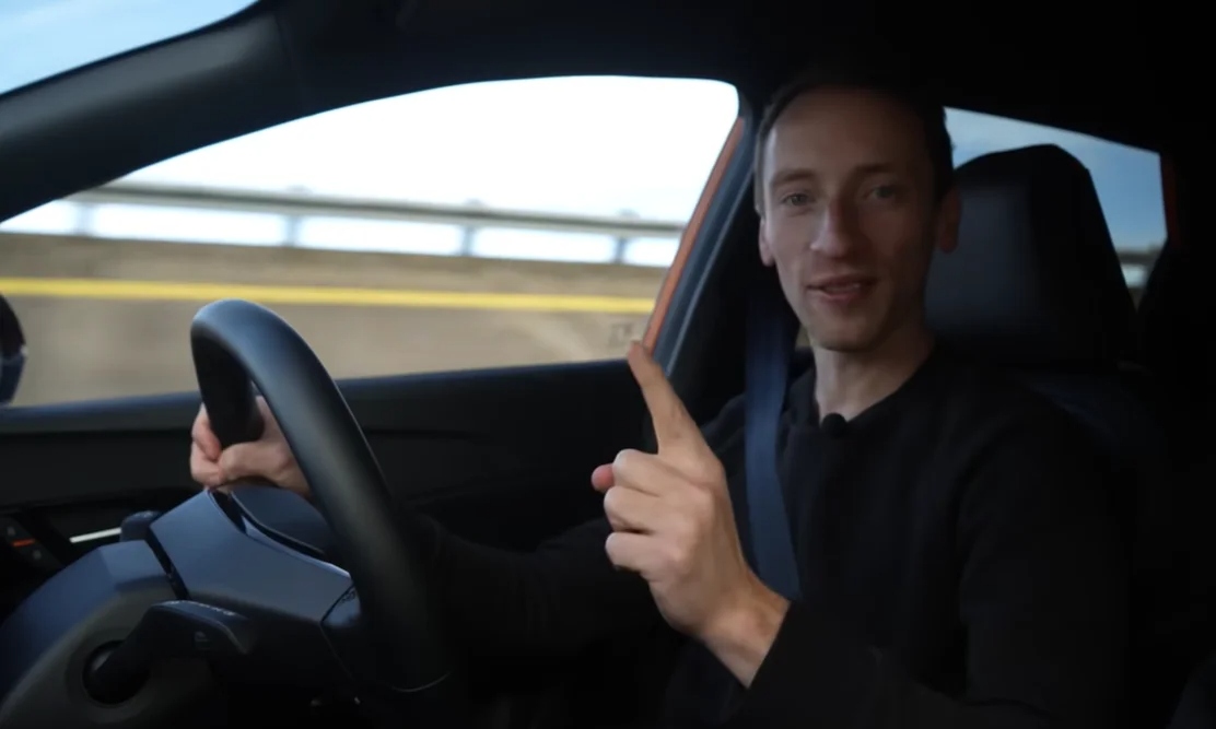 Top 12. Experții de la „What Car?” au condus 12 mașini electrice până la „epuizare”. Ce marcă a ocupat locul I + Producătorul auto de la „coadă”