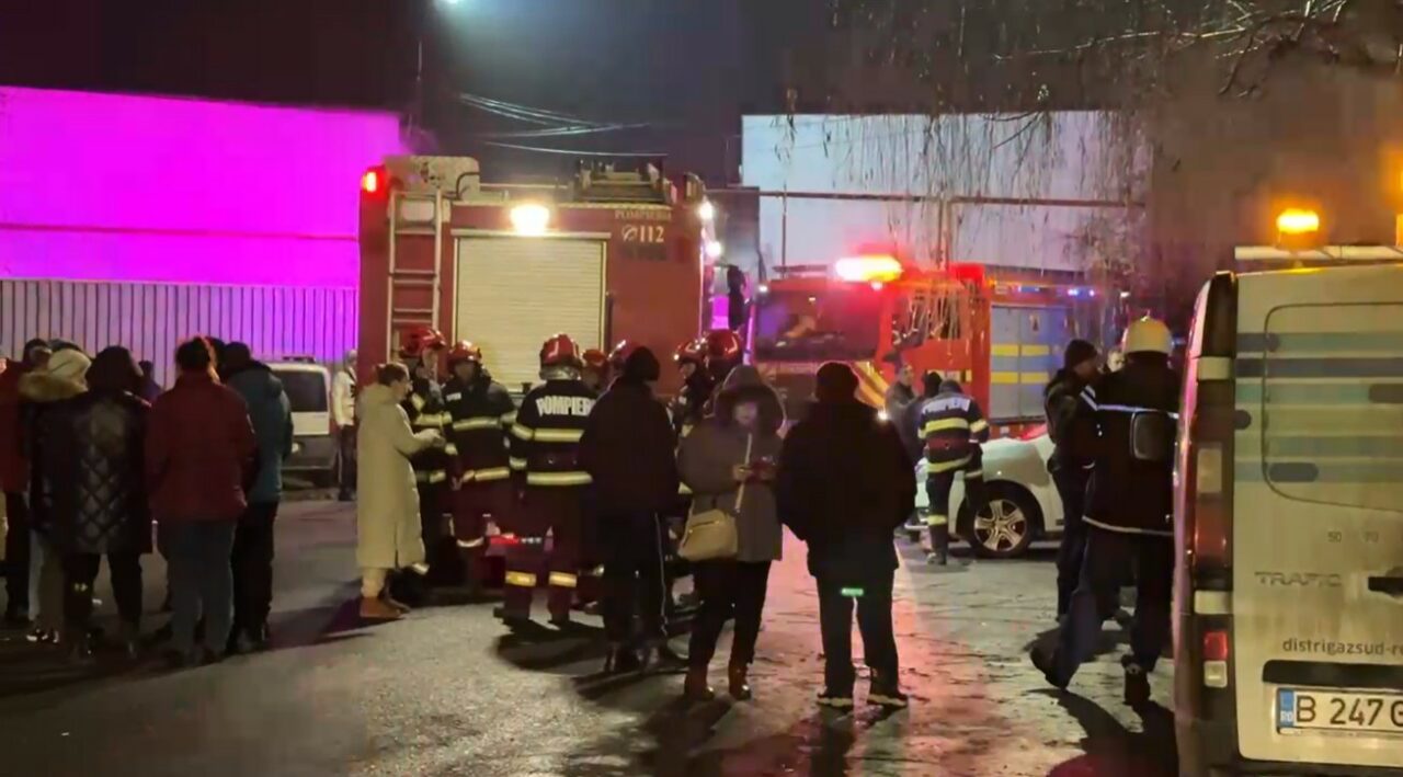 Explozie într-un bloc din Chitila, două persoane au ajuns la spital cu arsuri. 40 de oameni au fost evacuați