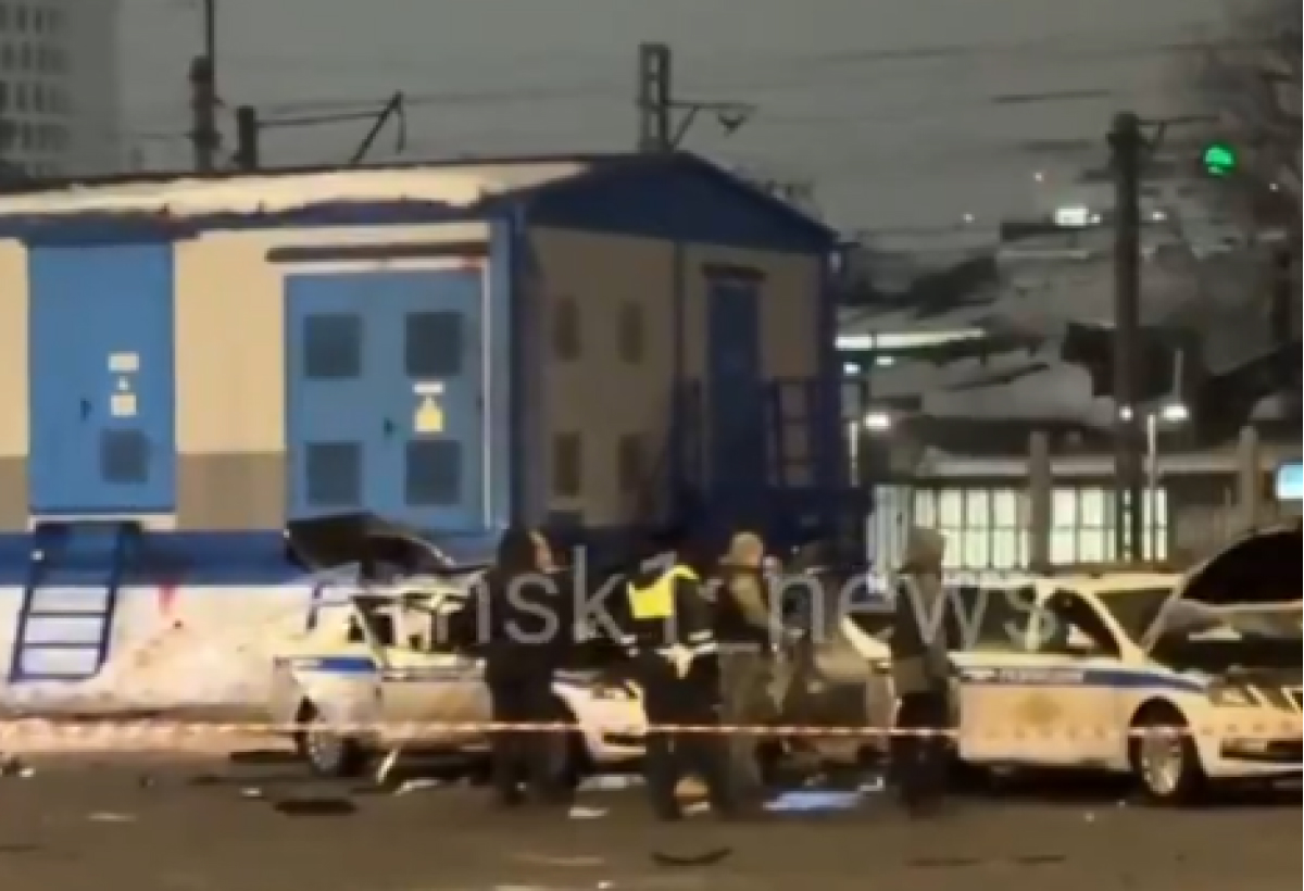 Atentat sinucigaș cu bombă lângă o gară din Moscova, asupra unei mașini de poliție. Un ofițer a fost ucis și alți doi au fost răniți