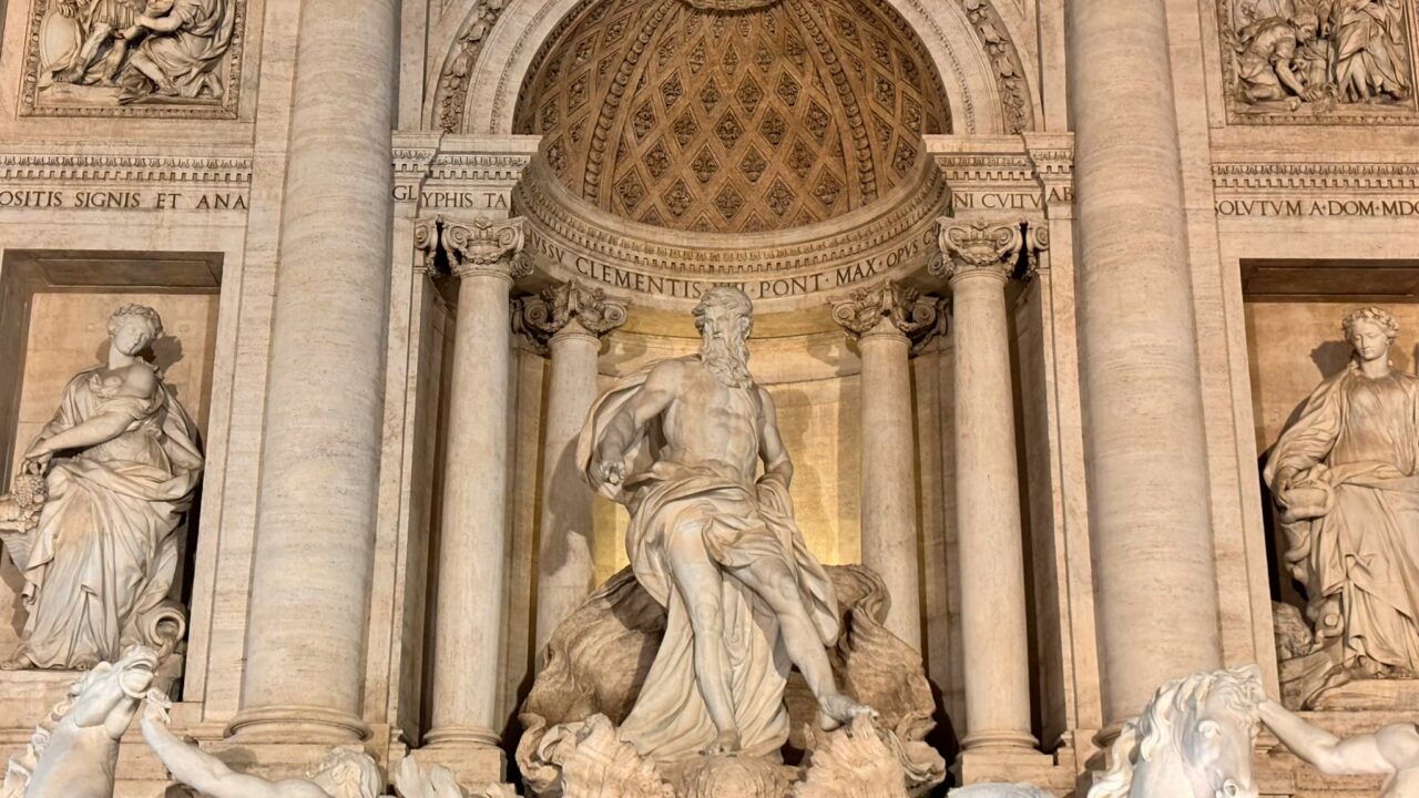 Accesul la Fontana di Trevi nu mai este gratuit. Cât va costa biletul de intrare la faimoasa fântână cu statuia lui Neptun din Roma