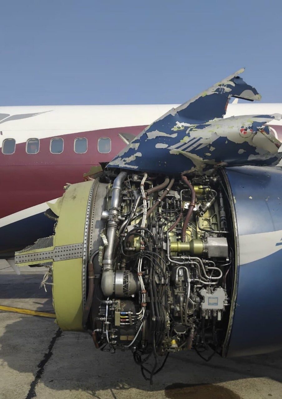 Imagini terifiante: Motorul unui avion din Nigeria a explodat în timpul zborului. Cum a reușit aeronava cu 80 de pasageri să ajungă la sol