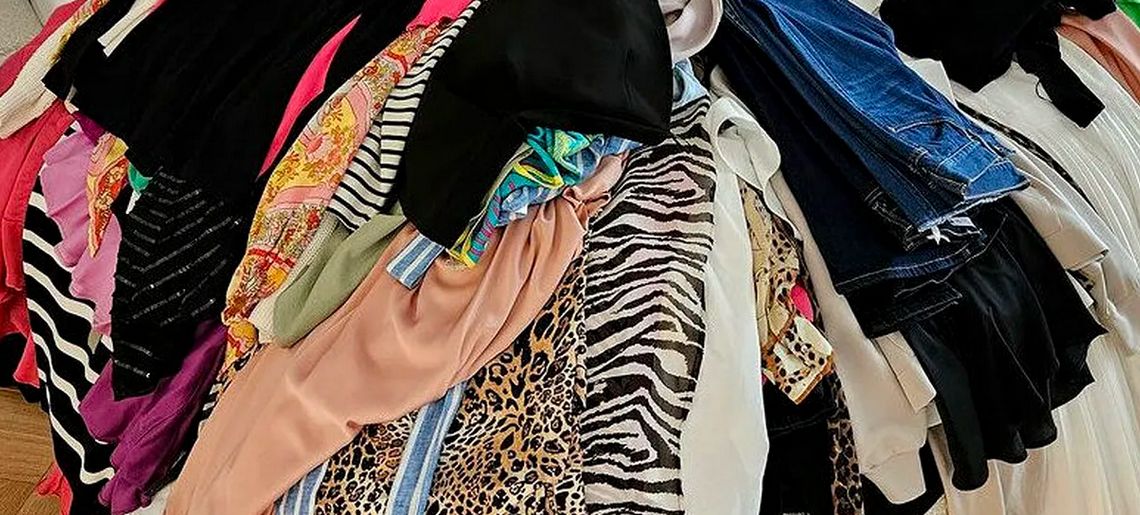 Culorile care atrag imediat atenția. Ce efect au nuanțele hainelor asupra modului în care o persoană este percepută