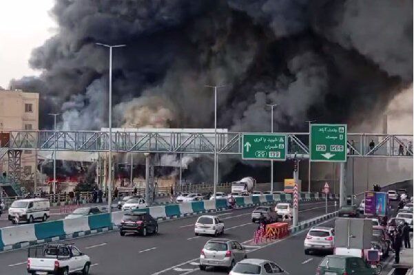 Incendiu de proporții la Teheran: Un bazar din vestul capitalei iraniene a luat foc. Cauza, necunoscută deocamdată