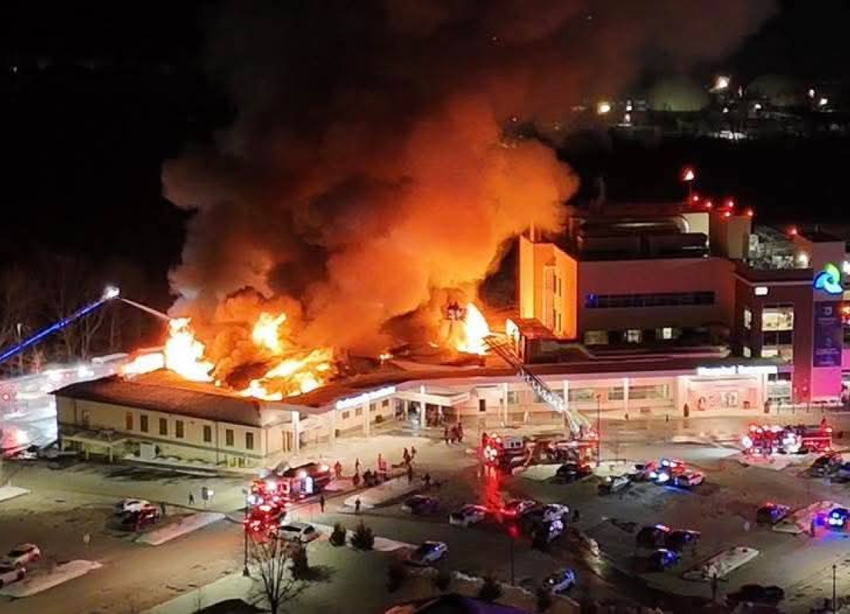 Incendiu uriaș într-un spital din Pennsylvania, SUA. Pacienții au fost evacuați de urgență în timpul nopții