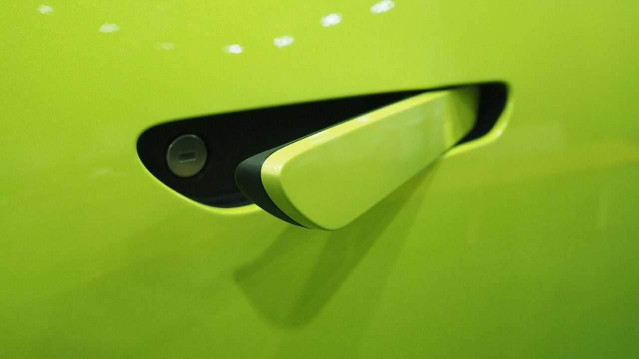 China e prima țară din lume care interzice portierele cu mâner ascuns la mașini. Ce mărci sunt vizate