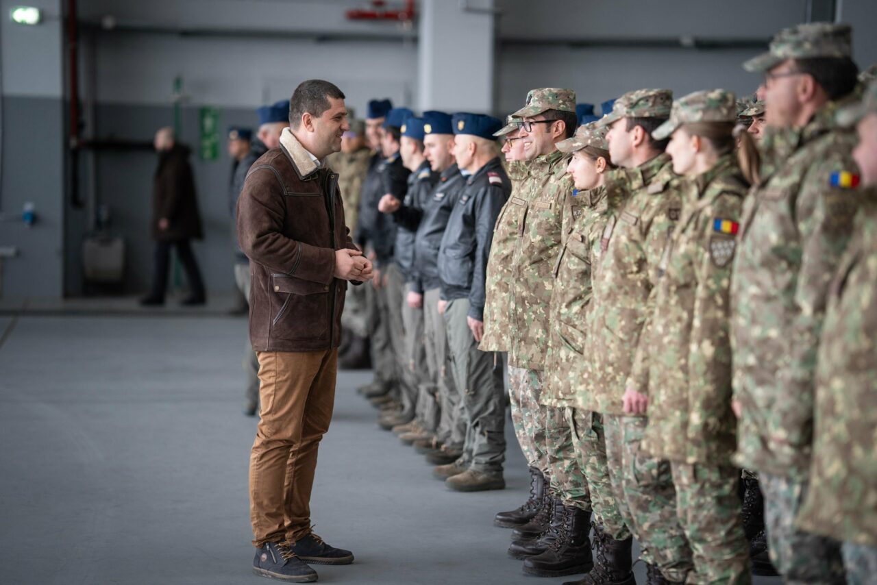 Miruţă completează Armata Română cu pensionari. Le mai dă 10% în plus la salariu şi sunt deja antrenaţi