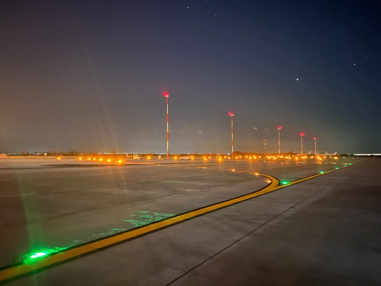 Un avion cu 180 de pasageri, care decolase spre Egipt, s-a întors de urgență pe Aeroportul Otopeni, după activarea unui senzor de presurizare. Aeronava a aterizat în siguranță