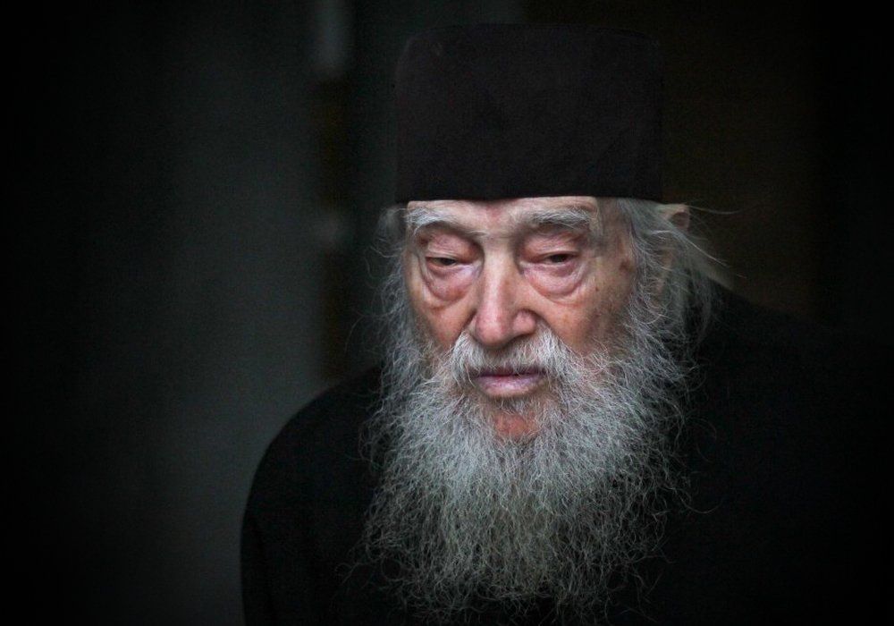 Ortodoxia românească, în doliu. Arhimandritul Climent Haralamb, care a slujit la Mănăstirea Curtea de Argeș, s-a stins din viață la vârsta de 102 ani