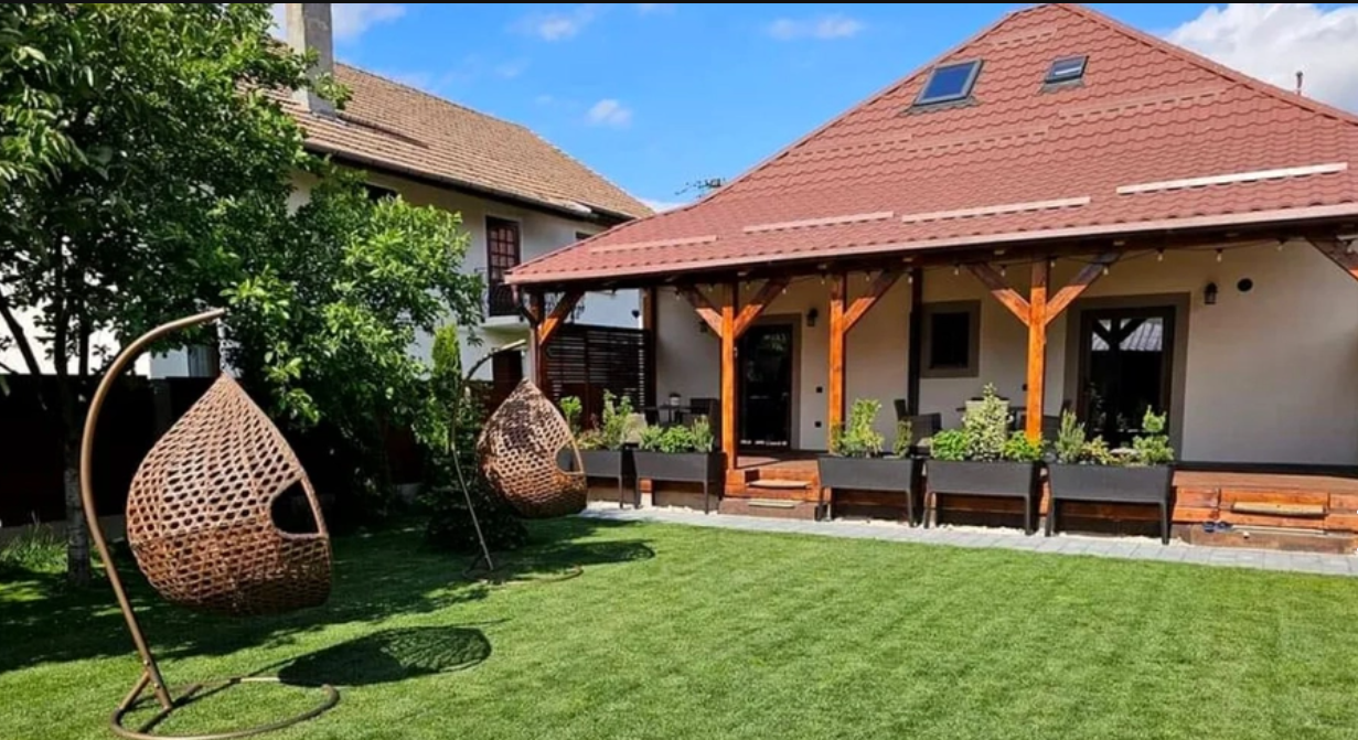 Cât costă o noapte în pensiunea lui Marian Godină din Brașov