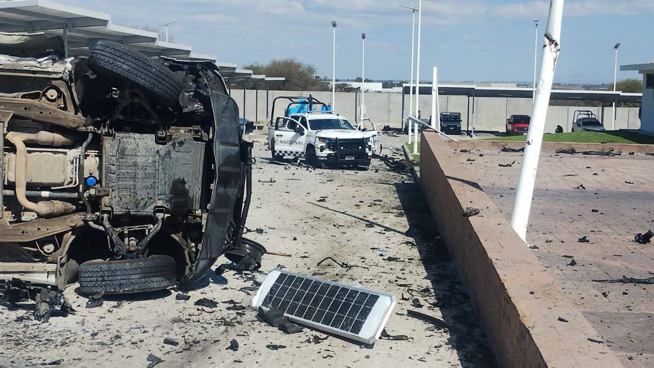 Uciderea celui mai căutat lider de cartel mexican a dus la eruperea violențelor la scară mare: mașini incendiate, șosele blocate, o închisoare atacată