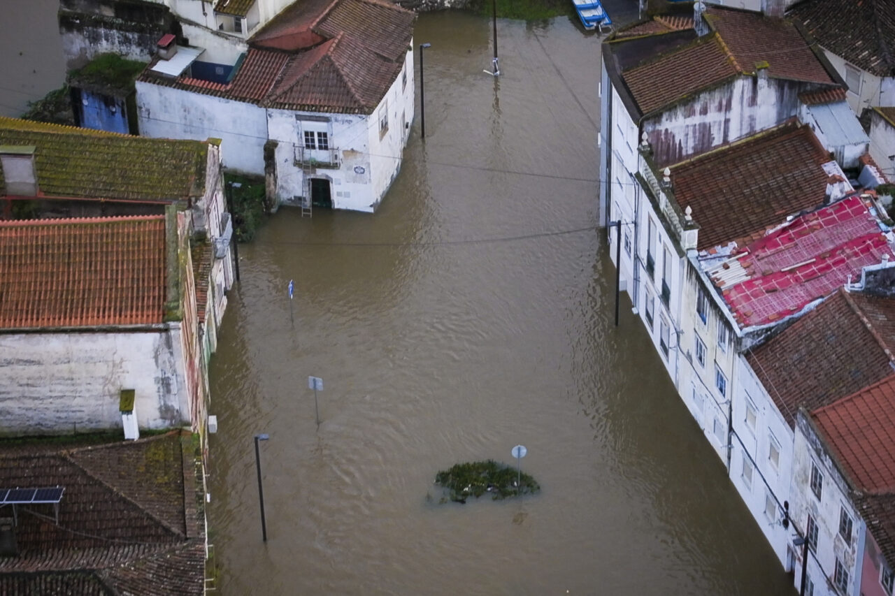 „Furtuna secolului” în Portugalia. Marta aduce ploi, ninsori și viscol puternic